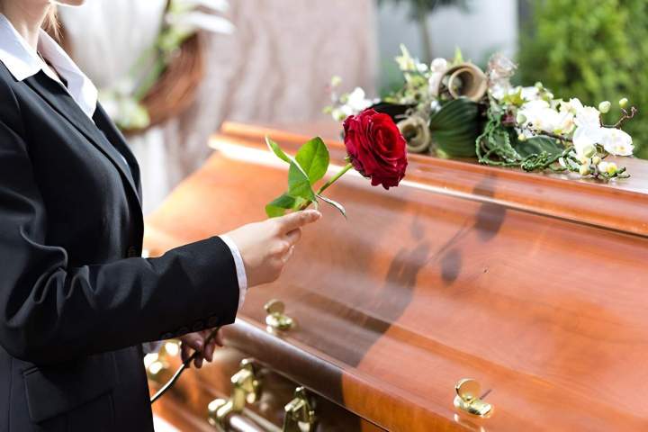 Planification complète de l'inhumation pour un dernier hommage respectueux.